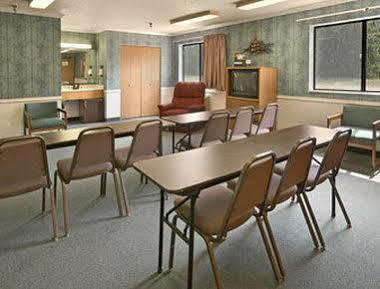 Wrangler Hotel Morris Facilities photo